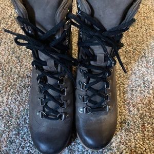 Sorel boots size 8US /39 EU brown